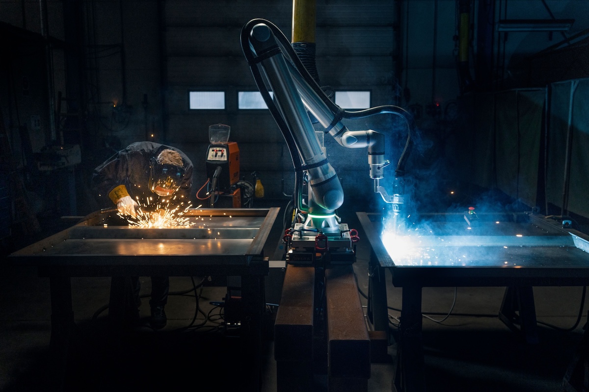 human welding alongside UR8 Long